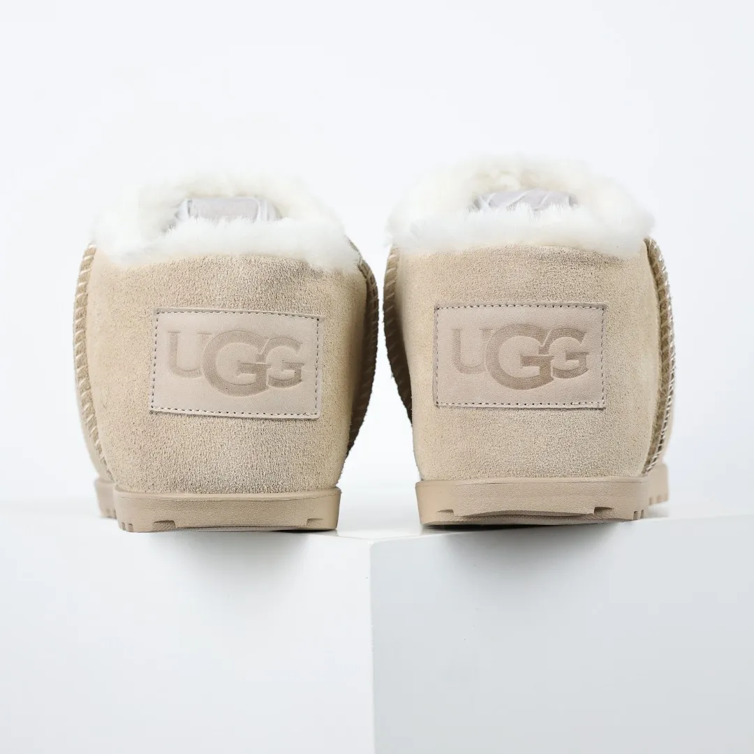 Pick up locally 💰660 Core recommended good price It is a very suitable choice for keeping warm in winter and at home. In the new year, uug has launched a series of styles, which are partial to the preferences of young consumers and have also moved to the forefront of fashion trends. Shoe body material Water-repellent coated suede upper 17mm UGGPURE™ implanted wool insole Lightweight non-slip comfortable rubber outsole With brand LOGO trademark Comes with a full set of packaging Size: 35 36 37 38 39 40